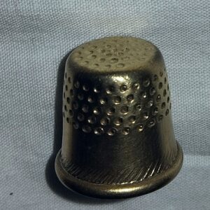 Старинный медный наперсток для рукоделия 2